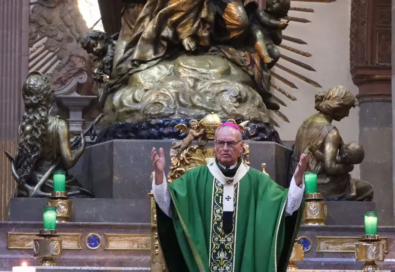 El pastor religioso afirmó que cientos y tal vez miles de oaxaqueños se han dado de alta en las fuerzas armadas y en las corporaciones policiales.