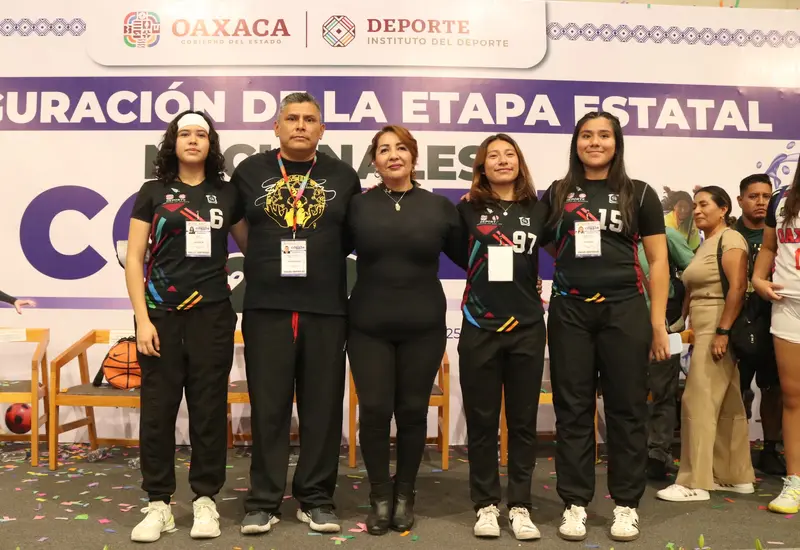 Las medallistas nacionales del 3x3 en los años 2023 y 2024, con la promotora Deyaney Aragón.