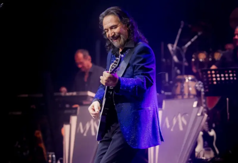 Marco Antonio Solís continúa siendo el único artista que ha logrado posicionar 12 álbumes en el No. 1 de la lista “Latin Albums” de la revista Billboard.