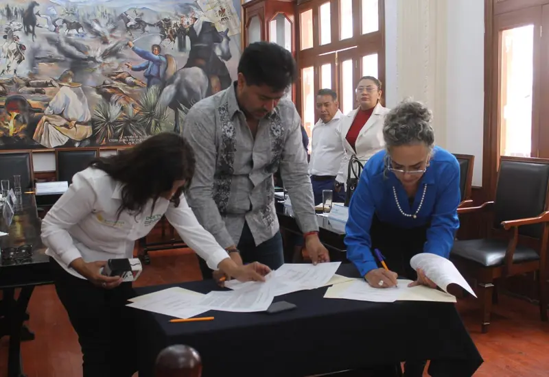 La firma del convenio se desarrolló en Huajuapan.