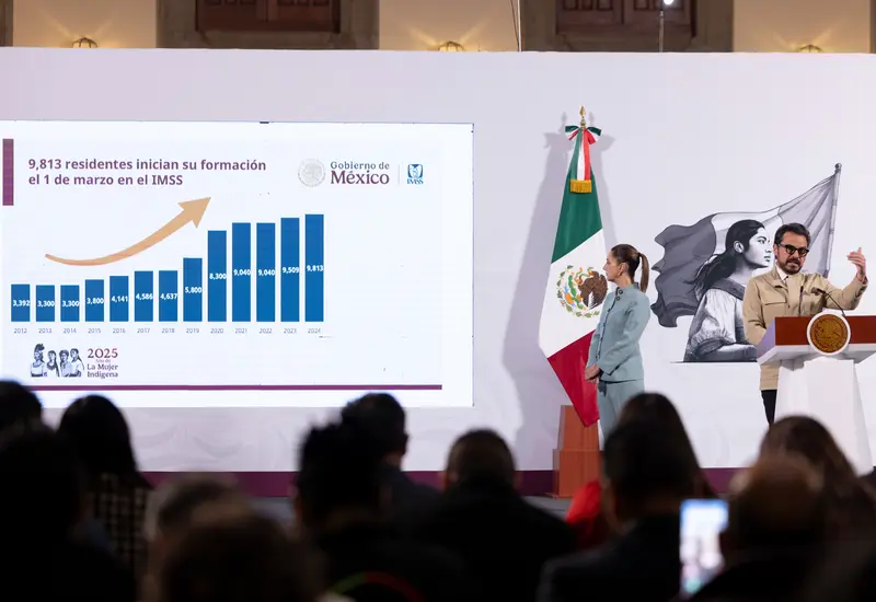 La presidenta Claudia Sheinbaum,  informó también que el IMSS ofertará 8 mil 869 plazas para médicos especialistas y el 1 de marzo,  9 mil 813 médicos comenzarán su especialidad en dicha institución.