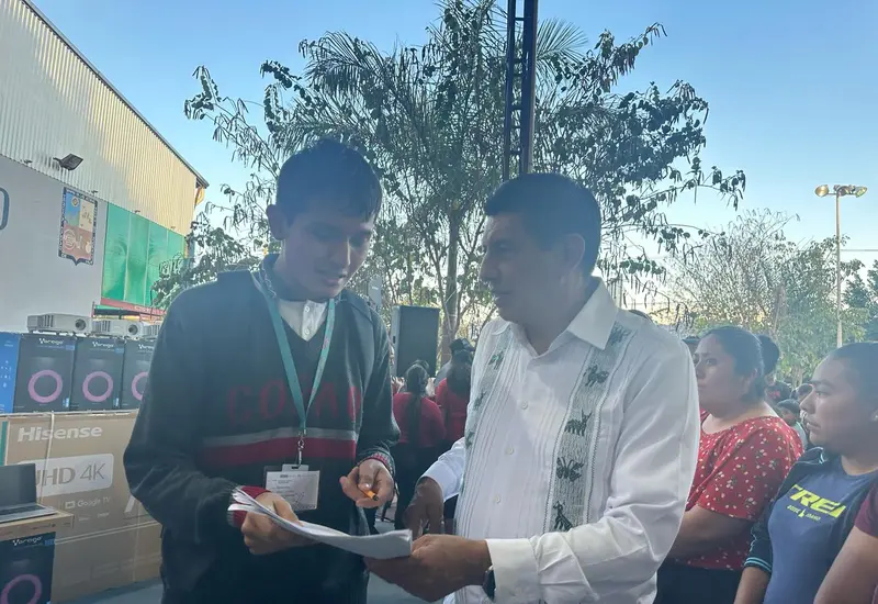 Jóvenes de Huajuapan pidieron al Gobernador que se abriera la carrera de medicina.