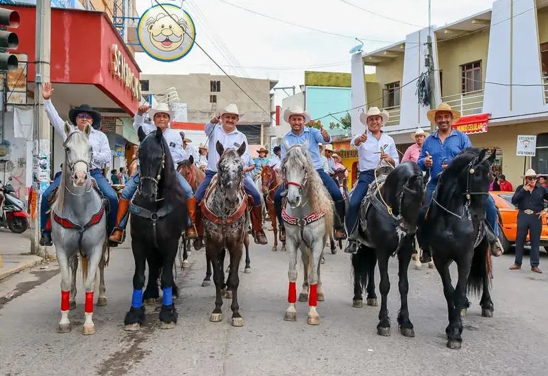 Participaron alrededor de 400 jinetes provenientes de diversos municipios de Oaxaca.