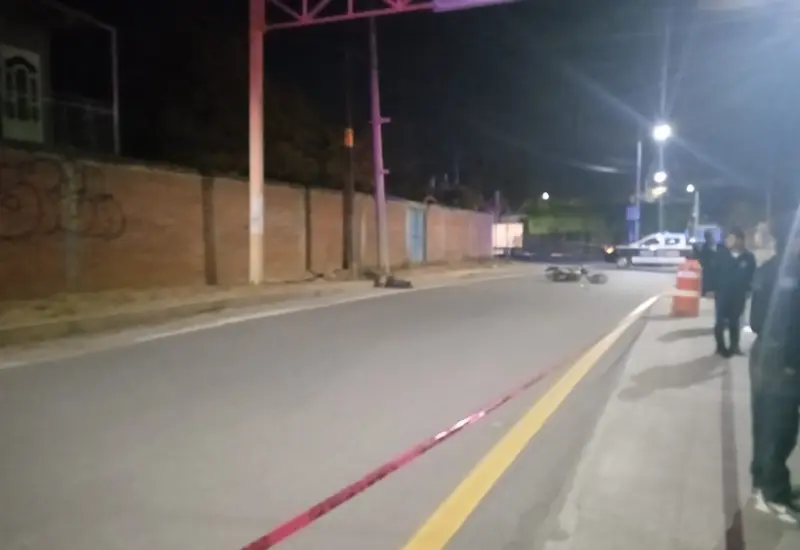 Jorge L.C, de 41 años de edad perdió la vida al derrapar con su motocicleta.
