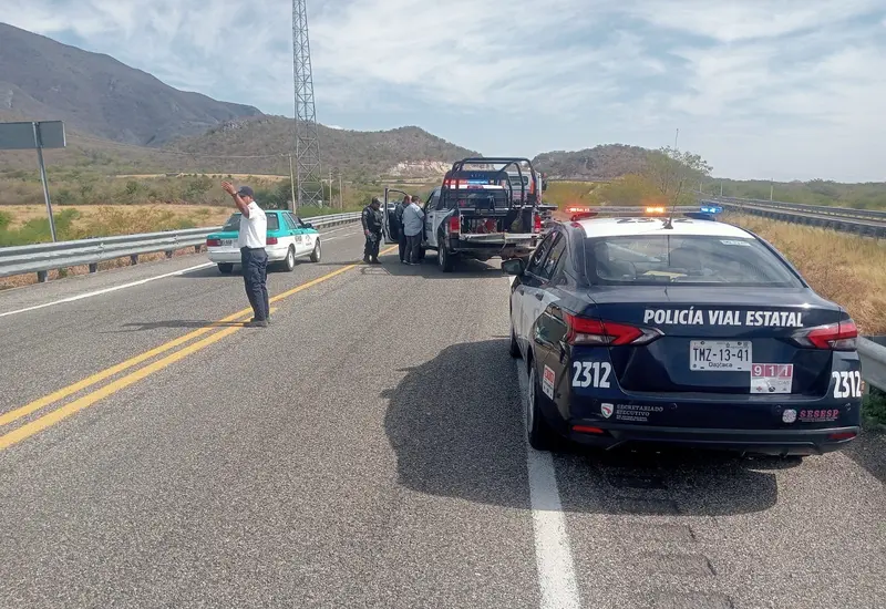Seis lesionados fueron atendidos en el lugar por paramédicos; bridando seguridad  elementos de la Policía Vial Estatal.