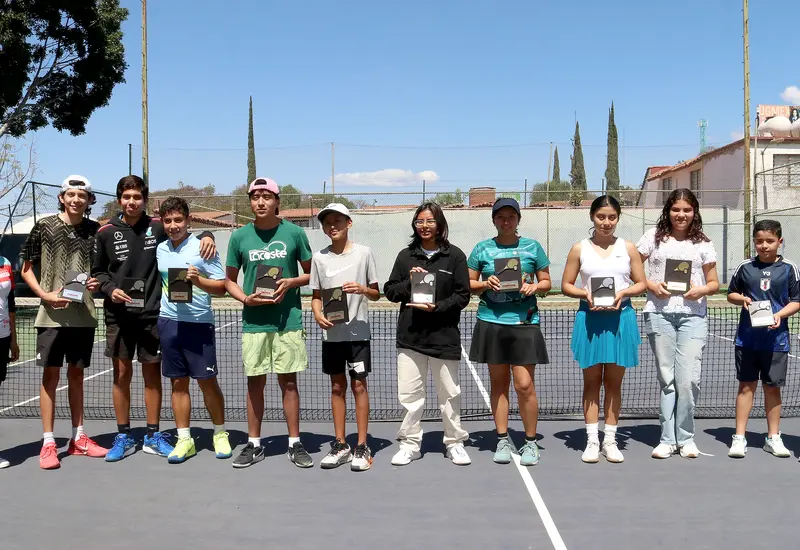 Campeones y finalistas en la foto general