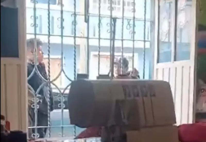Una persona logró grabar en video el momento de la agresión armada.
