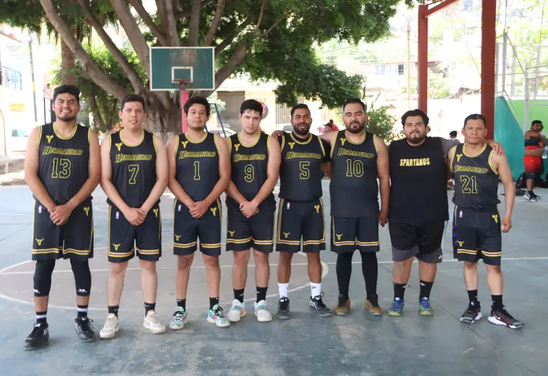 Hermandad dividió triunfos en su doble programación.