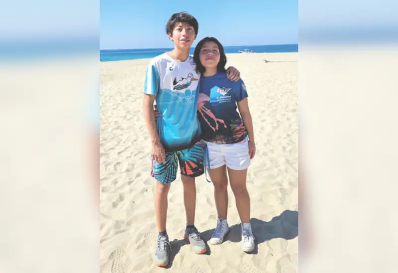 Los hermanos Santiago Canek y María José Torrano triunfaron en la Travesía de Aguas Abiertas en Huatulco