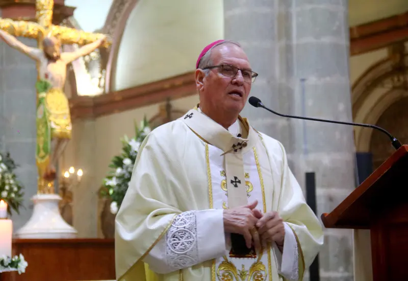 Vázquez Villalobos pidió a los católicos tomar en sus brazos y arrullar a Jesús niño para después ir al en- cuentro de sus hermanos, porque habrá momentos donde también deberán de hablar del salvador.