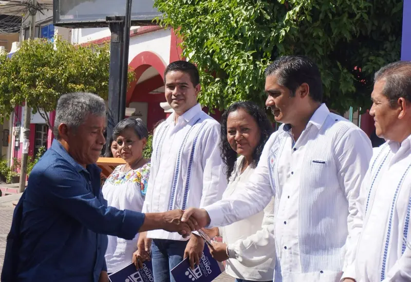 El acto protocolario realizado en la explanada del parque central de Pinotepa Nacional.