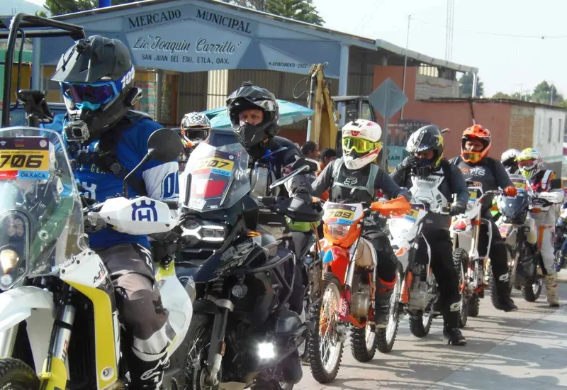  Más de medio centenar de motociclistas se esperan en el Rally Bola de Goma Oaxaca 2025