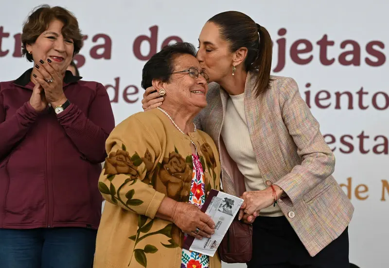 La Presidenta de México, Claudia Sheinbaum Pardo, reiteró su apoyo y respal- do a las y los mexicanos  que viven en Estados Unidos y recordó que son los  mejores trabajadores del mundo.