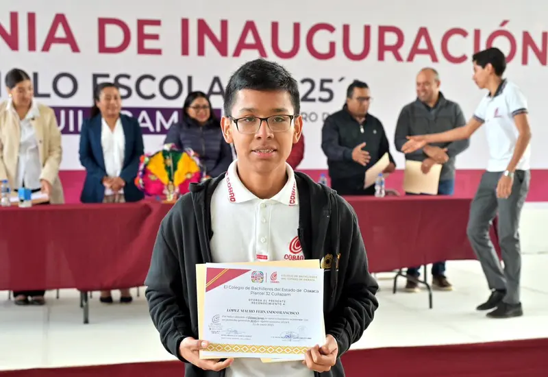 alumno-Cobao-beca-completa-ITESM.jpg 
