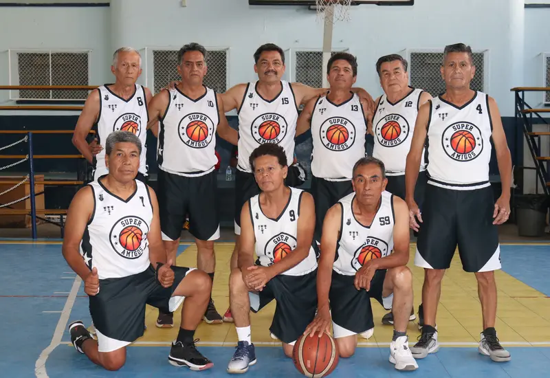 Súper Amigos acaricia el bicampeonato.