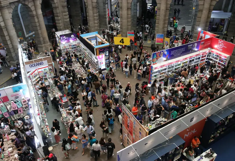   Último día del encuentro librero en Palacio de Minería.