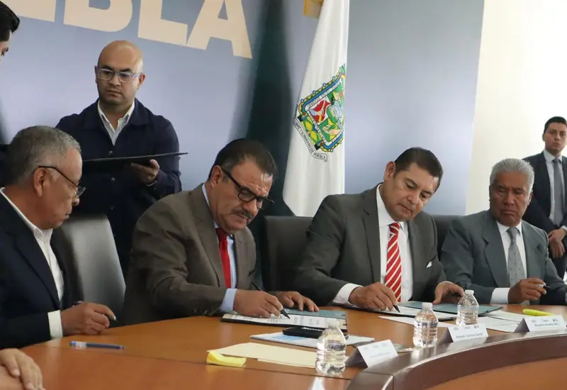 Armando Contreras se  pronunció a  favor de construir un Puebla “libre de analfabetismo”