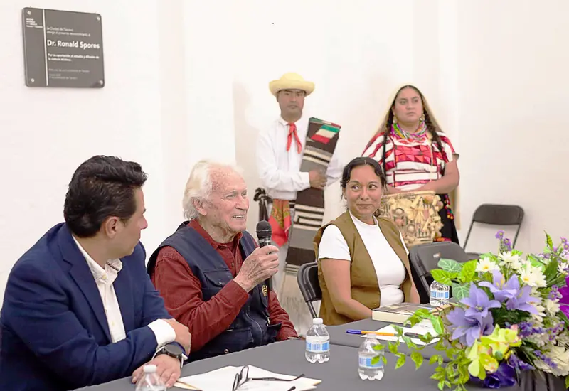 Ronald Spores explico que en el archivo existe mucha aportación de la historia de Tlaxiaco.