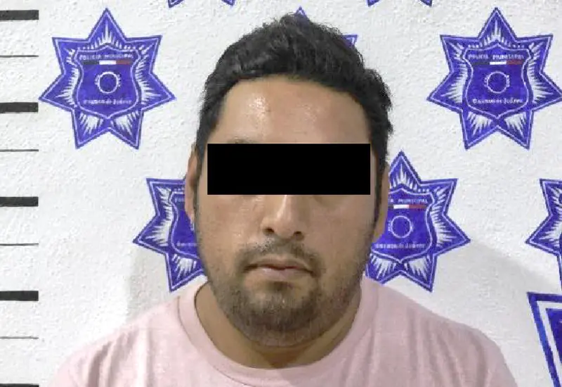 Iván N., fue detenido por policías de Oaxaca de Juárez acusado de violencia de género.