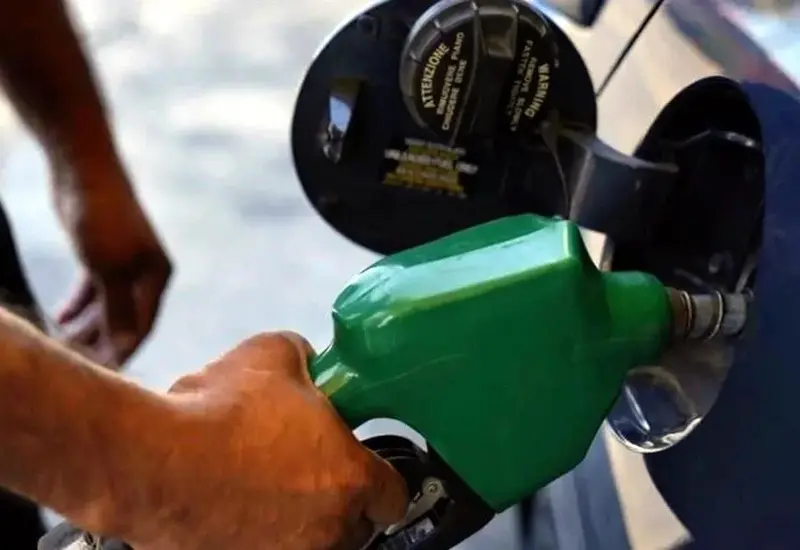  Actualmente en Oaxaca el precio promedio de la magna se ubica en 25 pesos, lo que implicará un juste de un peso a la baja. 