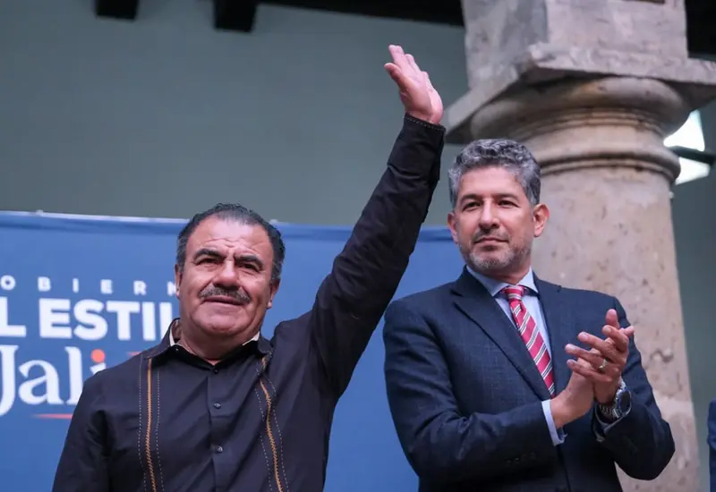 En su intervención, el Director General del INEA, Armando Contreras Castillo, destacó la importancia de la educación como herramienta de transformación y reconoció el compromiso de quienes han decidido continuar con su formación académica.