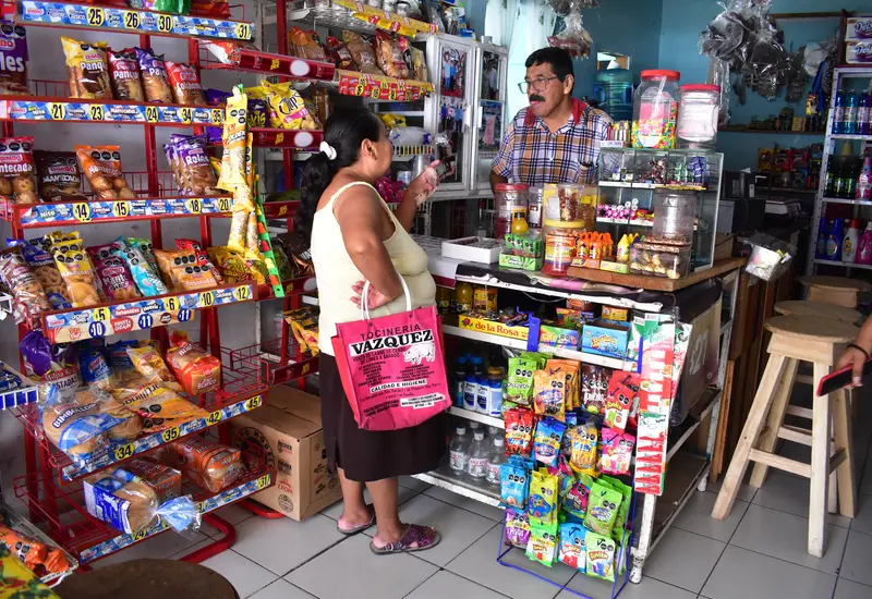 La urbanización y los procesos de  modernización han cambiado la forma en que la población accede a los alimentos.