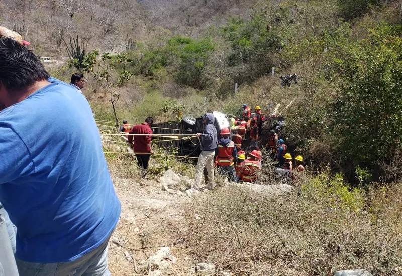 volcadura-carretera-mitla-tehuantepec