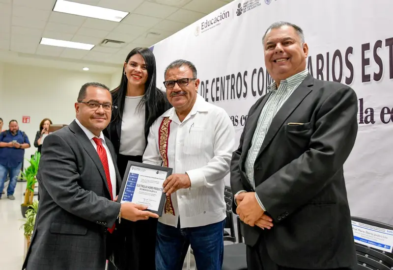 Miles de trabajadores de la industria maquiladora reciben una SEGUNDA OPORTUNIDAD, ¡y todo gracias a la ALIANZA entre EMPRESAS, INEA e ICHEA en Chihuahua! Así  lo revela Armando Contreras Castillo, titular del INEA. 