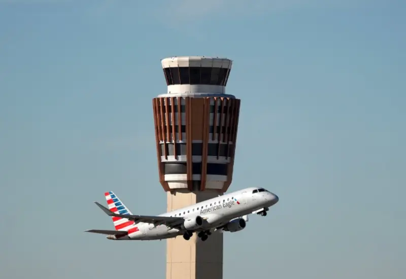 13 mil controladores aéreos y 50 mil inspectores de seguridad trabajan sin sueldo. Foto: Ap