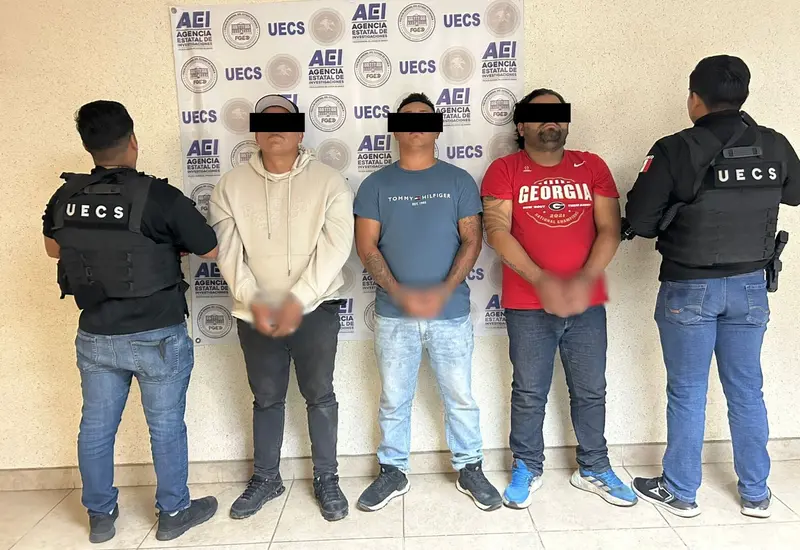 J. O. L. J., E. J. C. H. y J. I. R. M. fueron detenidos por su probable responsabilidad en los delitos de secuestro exprés y extorsión.