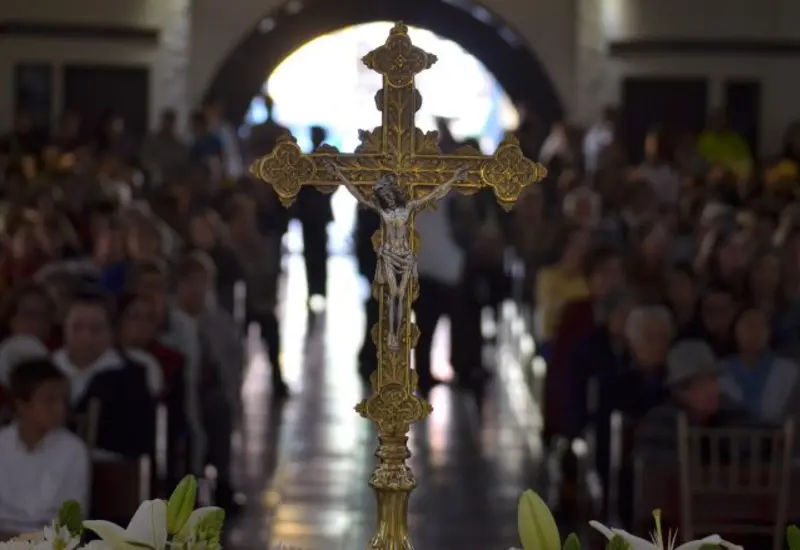 Descubre el verdadero significado de las Indulgencias Plenarias, cómo se obtienen y por qué son la "única ofrenda provechosa" para liberar a las almas de las penas temporales. 