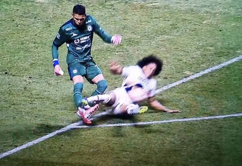 El Cruz Azul está en pie de guerra, tras la fractura de Kevin Mier por una fuerte entrada, la Máquina exige la inhabilitación de Adalberto Carrasquilla de Pumas.