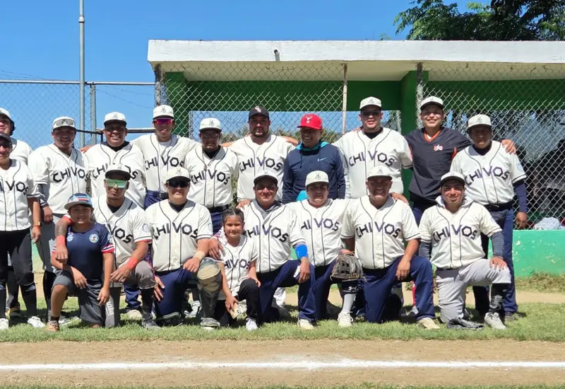 Escuela Santos está en la lucha por el pase a la Serie Final