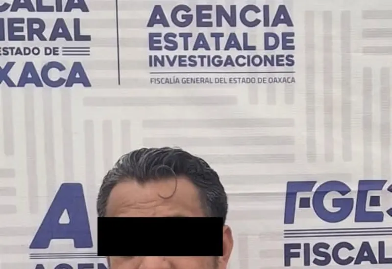 Antonio, originario de Jamiltepec, fotografiado tras ser enviado a prisión por cometer fraude al hacerse pasar por un falso abogado.