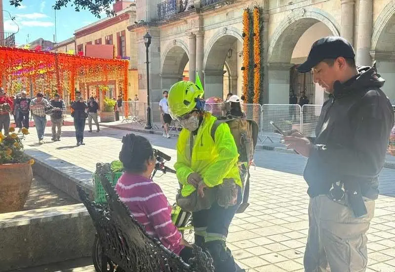 Una mujer que fue víctima de un asalto en el centro de la ciudad, donde delincuentes la despojaron de 25 mil pesos en efectivo.