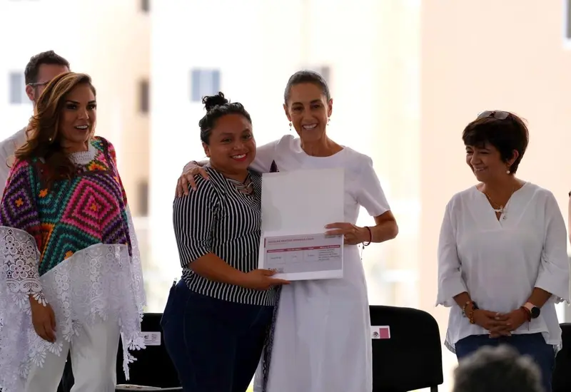 La presidenta Claudia Sheinbaum durante el evento de entrega de 225 casas y más de 700 apoyos en materia de vivienda.