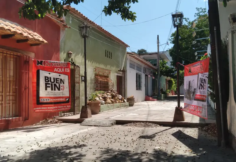 Un comercio local en la región del Istmo se prepara para recibir a los clientes durante la temporada de ofertas del Buen Fin.