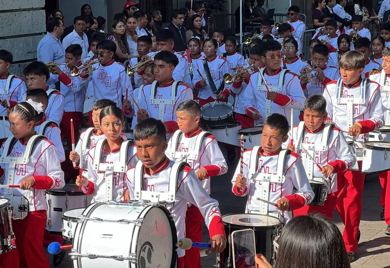 Más de 4 mil personas participan en el desfile cívico-deportivo para conmemorar el 115 Aniversario del inicio de la Revolución Mexicana.