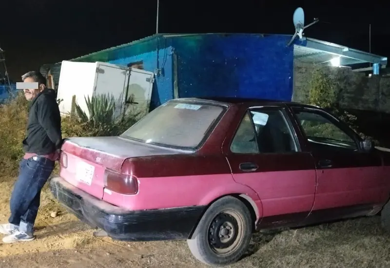 Genaro R. R. es detenido por autoridades en San Felipe Tejalápam, Etla, como presunto responsable de robo y desmantelamiento de vehículos.