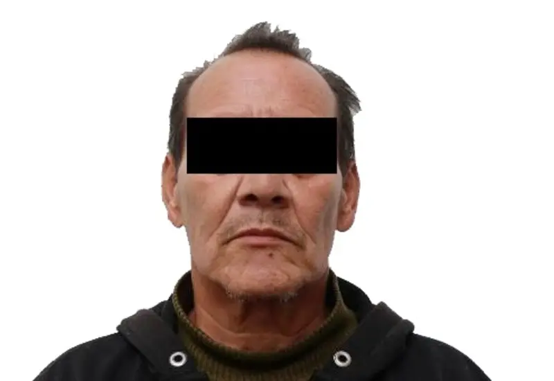 Un hombre, presunto homicida de Querétaro, es detenido por la policía en la zona del hospital civil de Oaxaca tras ser reportado como sospechoso.