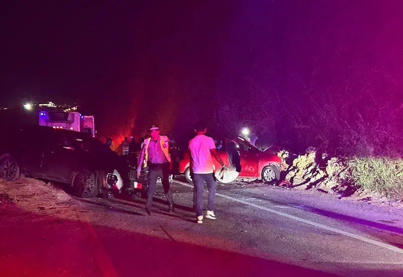 Escena del fatal accidente ocurrido en la carretera de cuota Barranca Larga–Ventanilla, donde un excomandante perdió la vida en un choque.