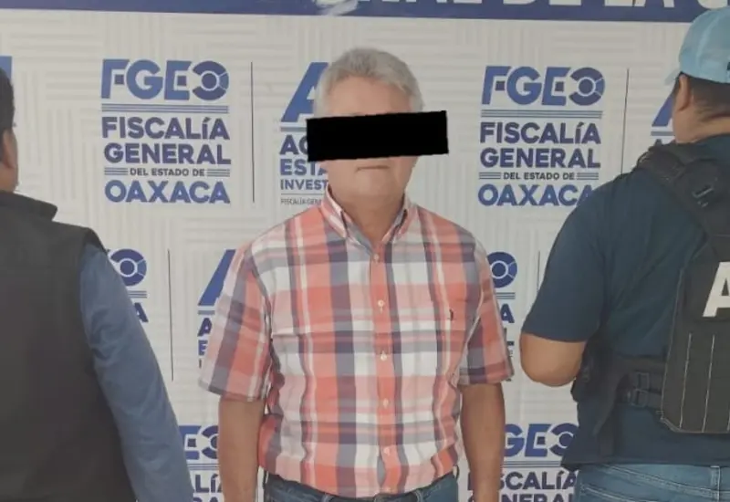 El expolicía de la CDMX, J.R.M.M., es presentado tras ser detenido en Tuxtepec, donde trabajaba como taxista, por el delito de homicidio.