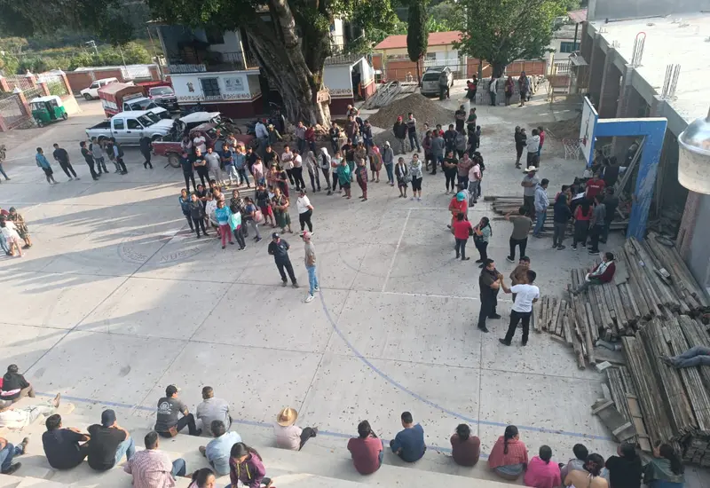 Cinco personas, incluyendo dos mujeres, fueron encarceladas en San Sebastián de las Grutas por un conflicto sobre el servicio de agua potable.