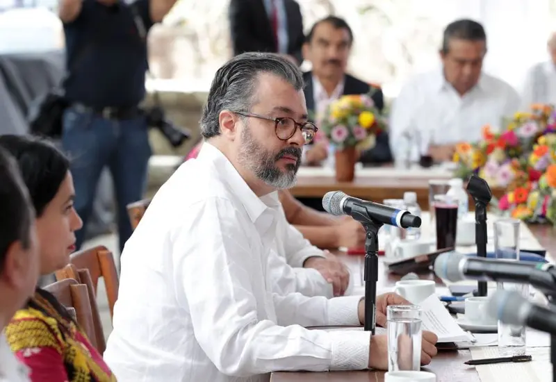 Gilberto Bátiz durante su intervención, donde señaló la necesidad de transformar y humanizar la justicia electoral en el país.