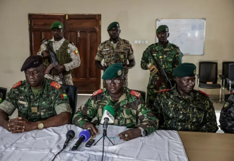 El ejército de Guinea-Bisáu toma el poder tras consumar un golpe de Estado, justificado por un presunto plan de fraude electoral.
