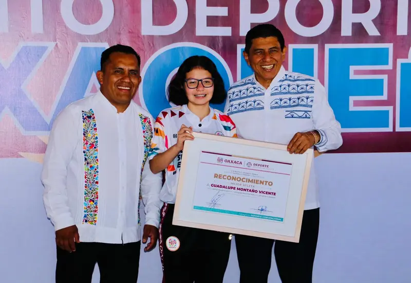 La ajedrecista oaxaqueña Guadalupe Montaño Vicente, quien fue reconocida como la Mejor Deportista por sus logros en el deporte estatal.