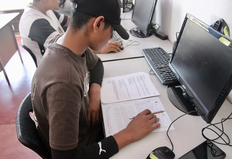 El Instituto Estatal de Educación para Adultos (IEEA) impulsa la educación básica gratuita a través de sus 129 Plazas Comunitarias en la región.
