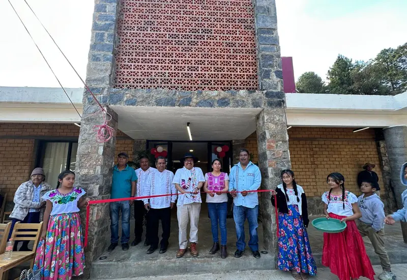 El director del INPI durante la inauguración de la Casa Escolar de la Niñez Indígena, rehabilitada con una inversión de 25 millones de pesos.