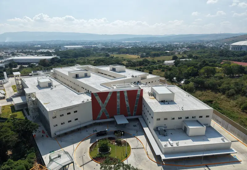 El nuevo Hospital de Especialidades en Chiapas, inaugurado con una inversión de 2,929 millones de pesos para beneficiar a más de un millón de derechohabientes.