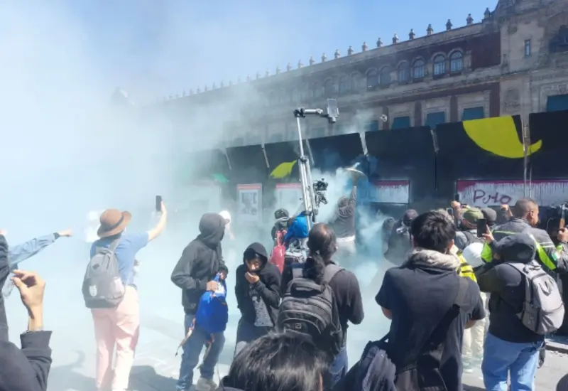 Autoridades abren carpetas de investigación por los hechos violentos que opacaron la marcha convocada por la Generación Z.
